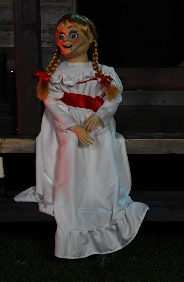 Add a chilling touch to your décor with the Annabelle Animatronic, the perfect creepy centerpiece for fans of horror and haunted doll enthusiasts alike.