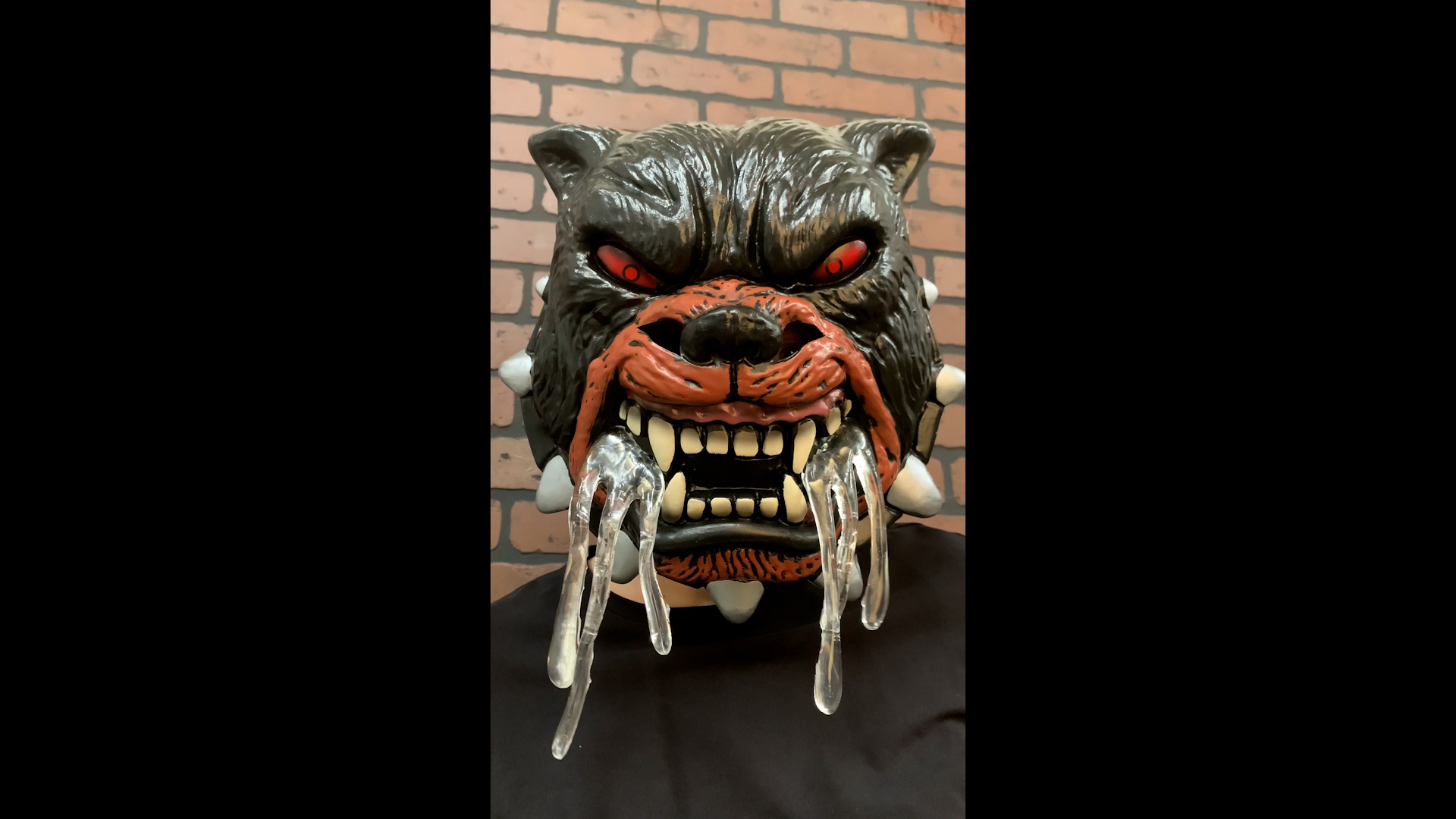 Does your kid ever remind you of a rabid dog? This Kid's Monster Dog Costume is perfect for you. It'll scare everyone and you shouldn't have to pick up any droppings.