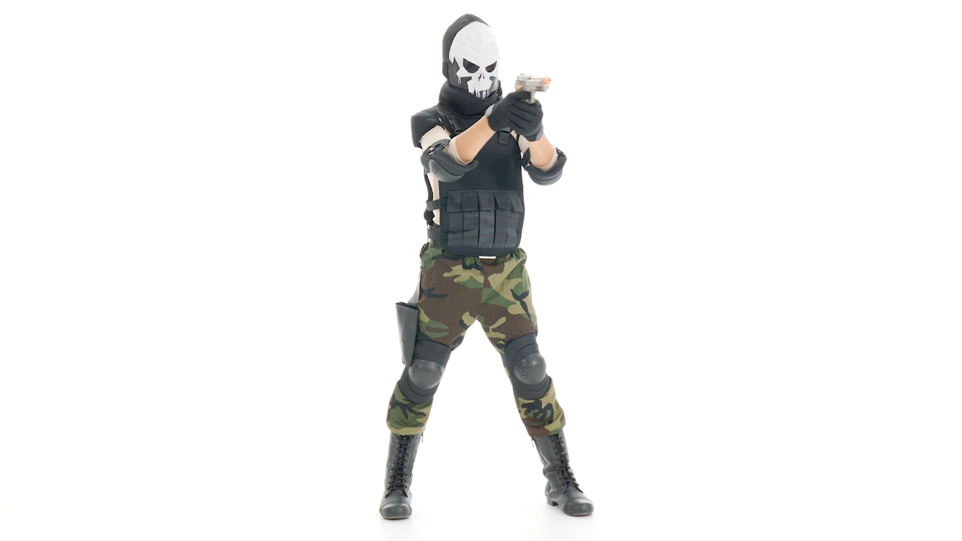 In this Skull Military Man Boys Costume your child will look like a true tactical powerhouse. This costume features everything your child needs to become a powerful military man like a skull face mask, camouflage pants, khaki shirt, vest and much more.