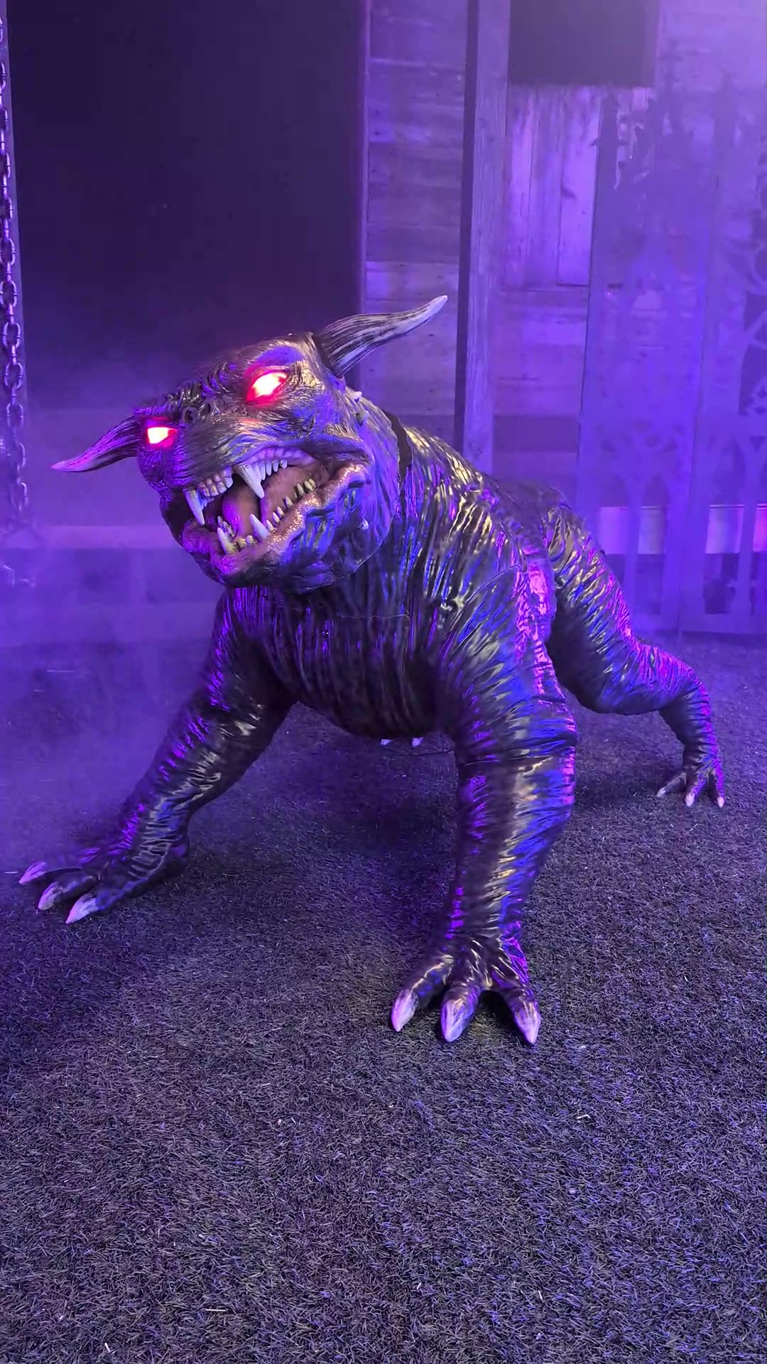 Summon eerie excitement with our exclusive Ghostbusters Animatronic Terror Dog Decoration! This lifelike animatronic growls and moves, capturing the essence of supernatural suspense right there on your lawn!