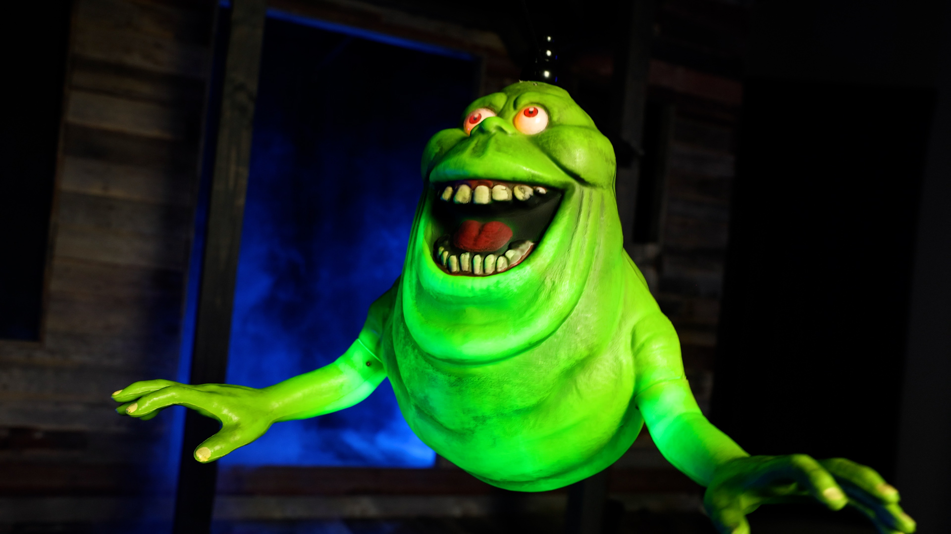 Slimer Ropes 15-Inch Hanging Swinging Slimer Ghostbusters Decoration | Ghostbusters ...