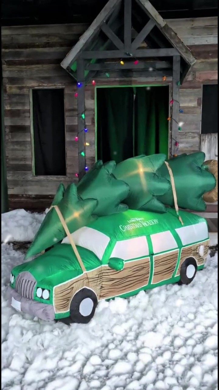 Add nostalgic holiday humor with the 8FT Inflatable Christmas Vacation Station Wagon. It is easy to set up and ideal for fans of the classic Christmas movie!