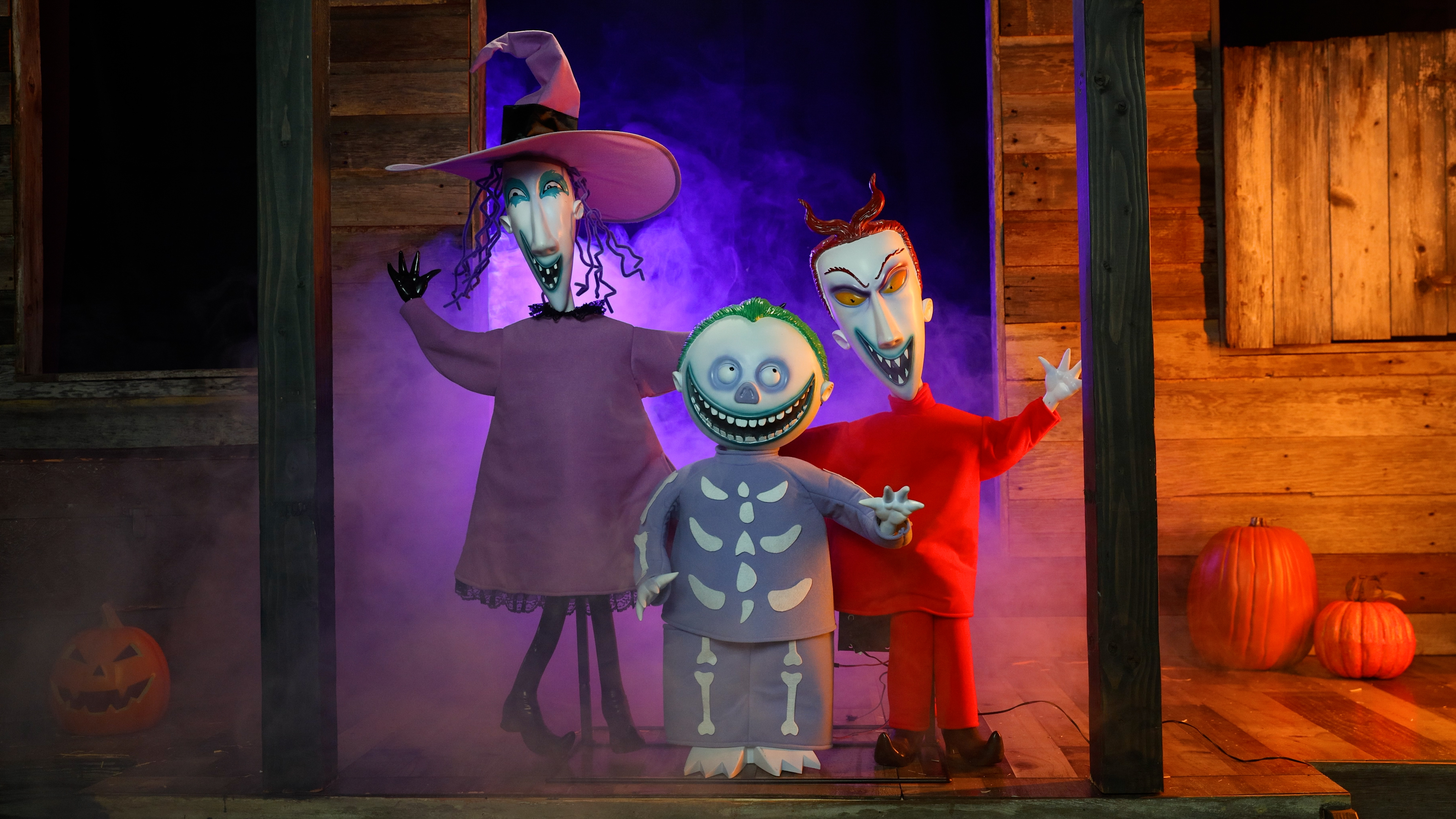 Bring Halloween Town troublemakers to life with the Lock, Shock, and Barrel Animatronic—ideal for spooky displays and themed decor.
